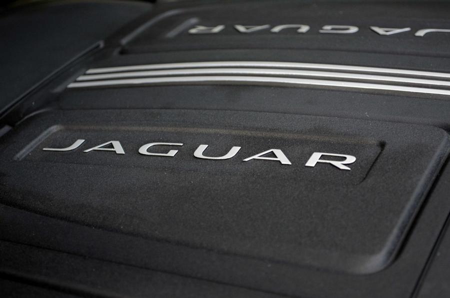  Jaguar F-Type V6 S Coupe 2015 года  (фото 21 из 45)